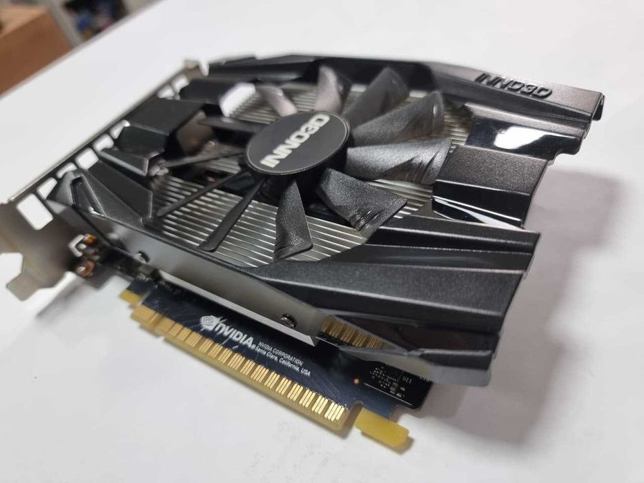 GeForce GTX-1650 4GB GDDR6 тихая, холодная, без доп питания.