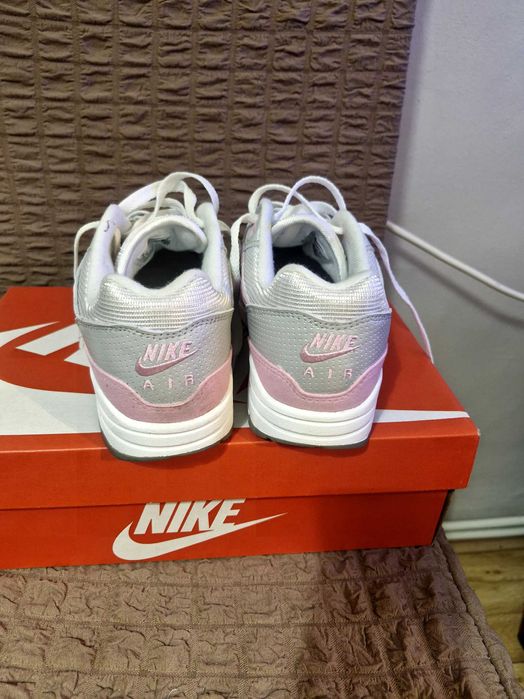 Дамски маратонки Nike