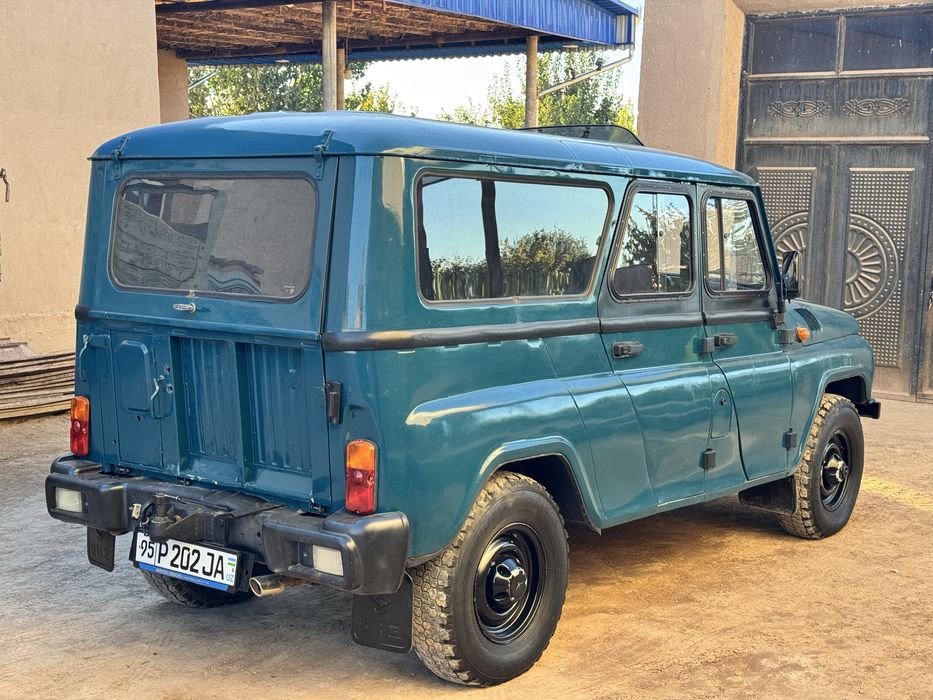 Автомобил УАЗ 2000