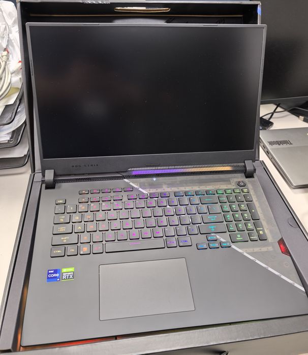 Лаптоп Asus Rog Strix SCAR 17 Intel Core i9