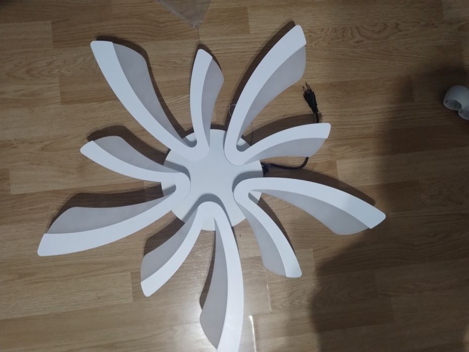 Lustra moderna led