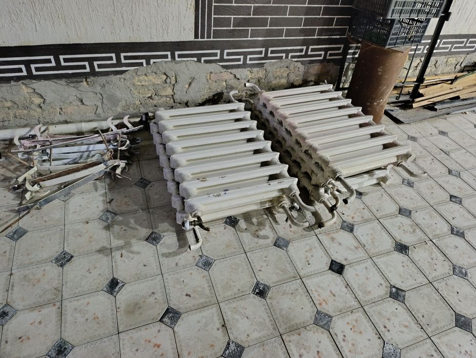 Продам чугунные батареи котел и трубы