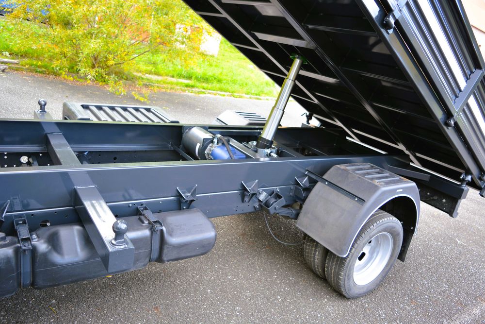 Iveco Daily 2012 basculabil pe 3 parti