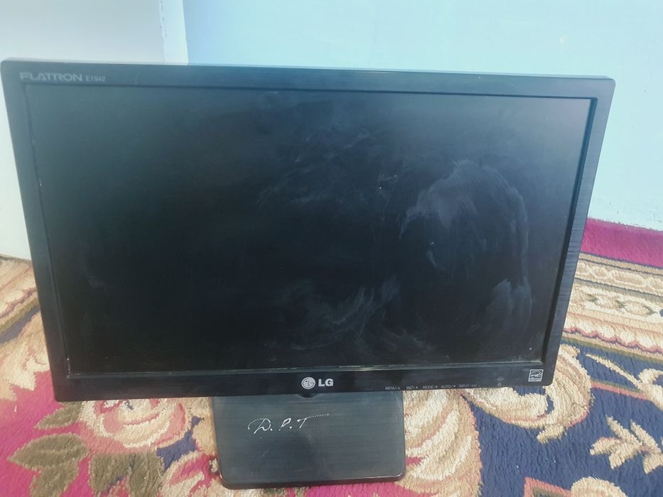 2 ta komp va 1 ta noutbuk sotiladi.