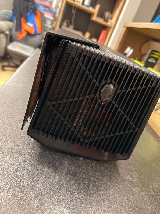 Alienware Graphics Amplifier cu Placa video MSI RTX 2080 Gaming X Trio