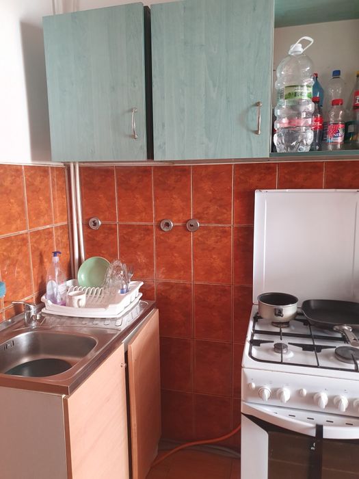 Închiriez garsoniera