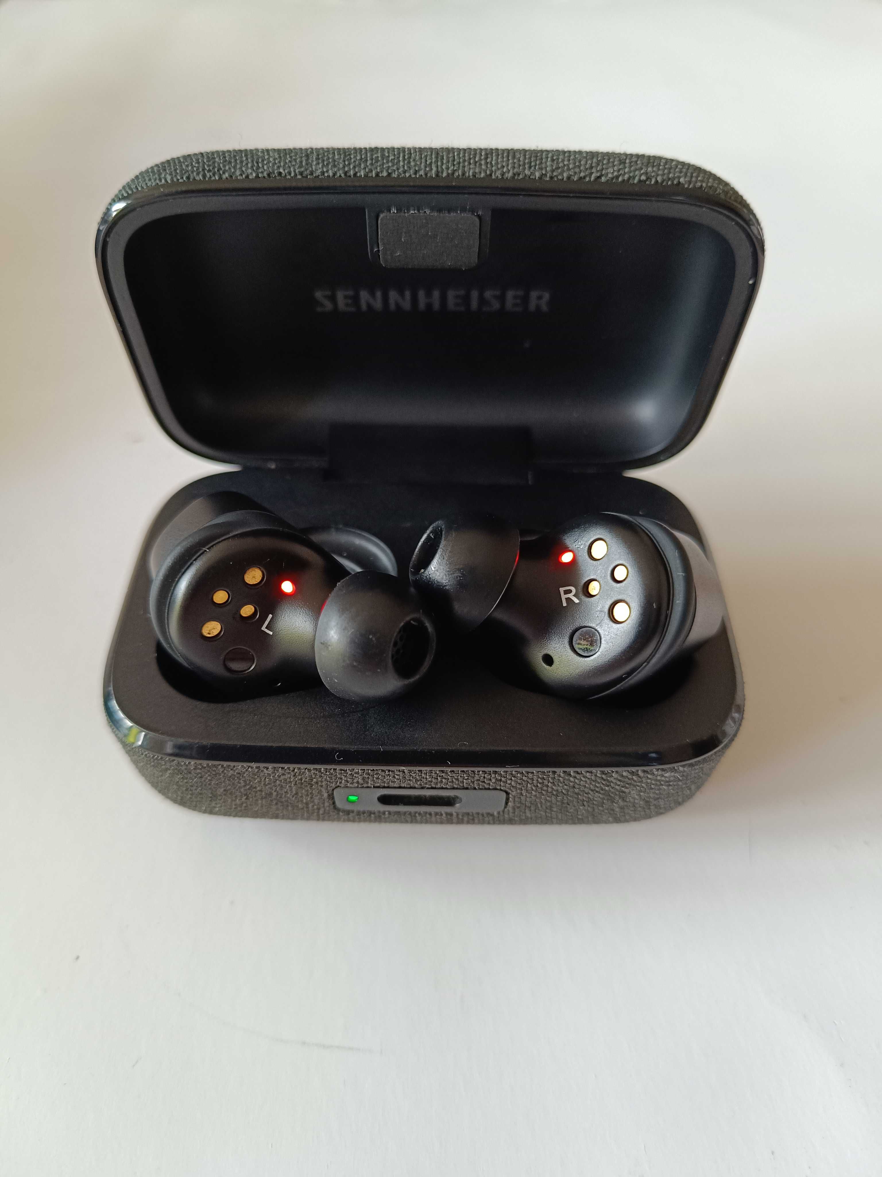 Висок клас слушалки SENNHEISER Momentum TRUE WIRELESS 4