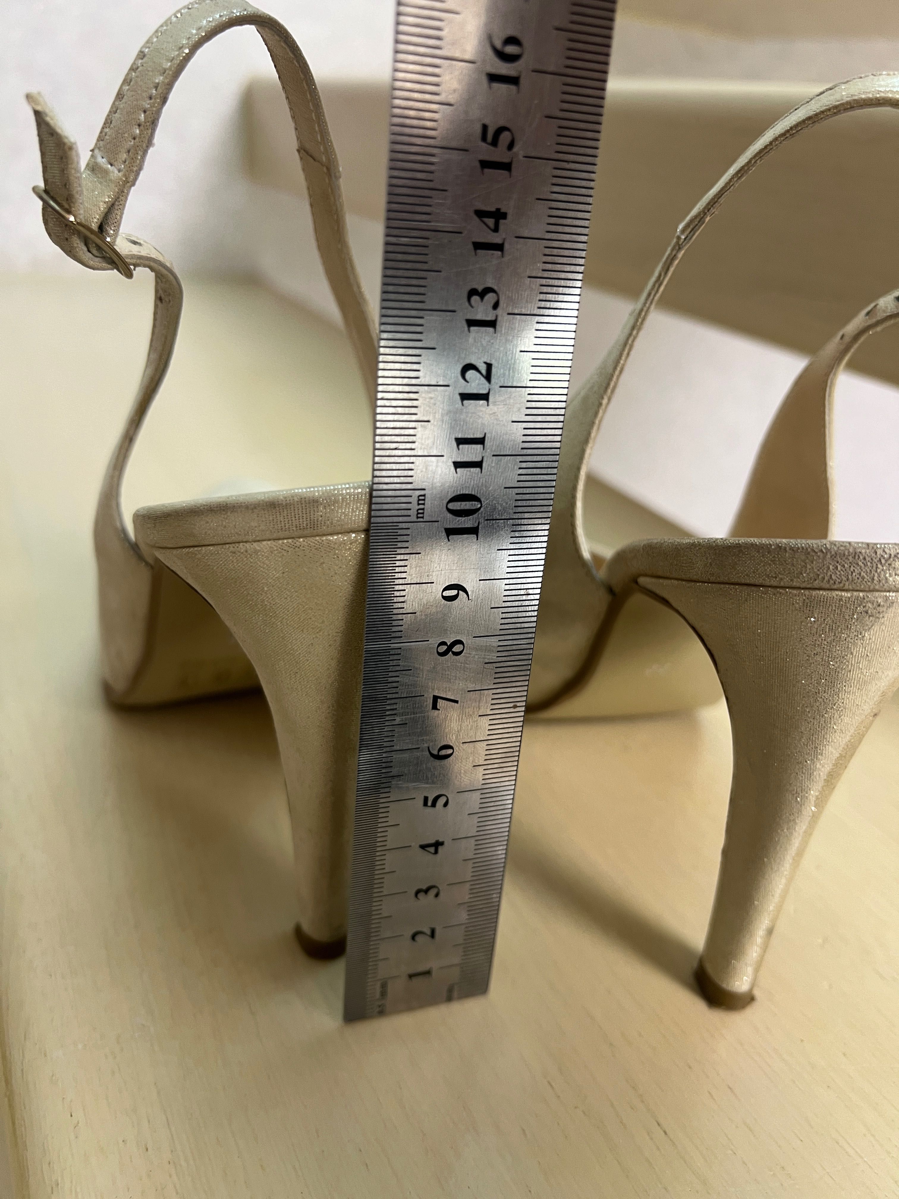 Pantofi stiletto piele mar 39 si cluch asortat