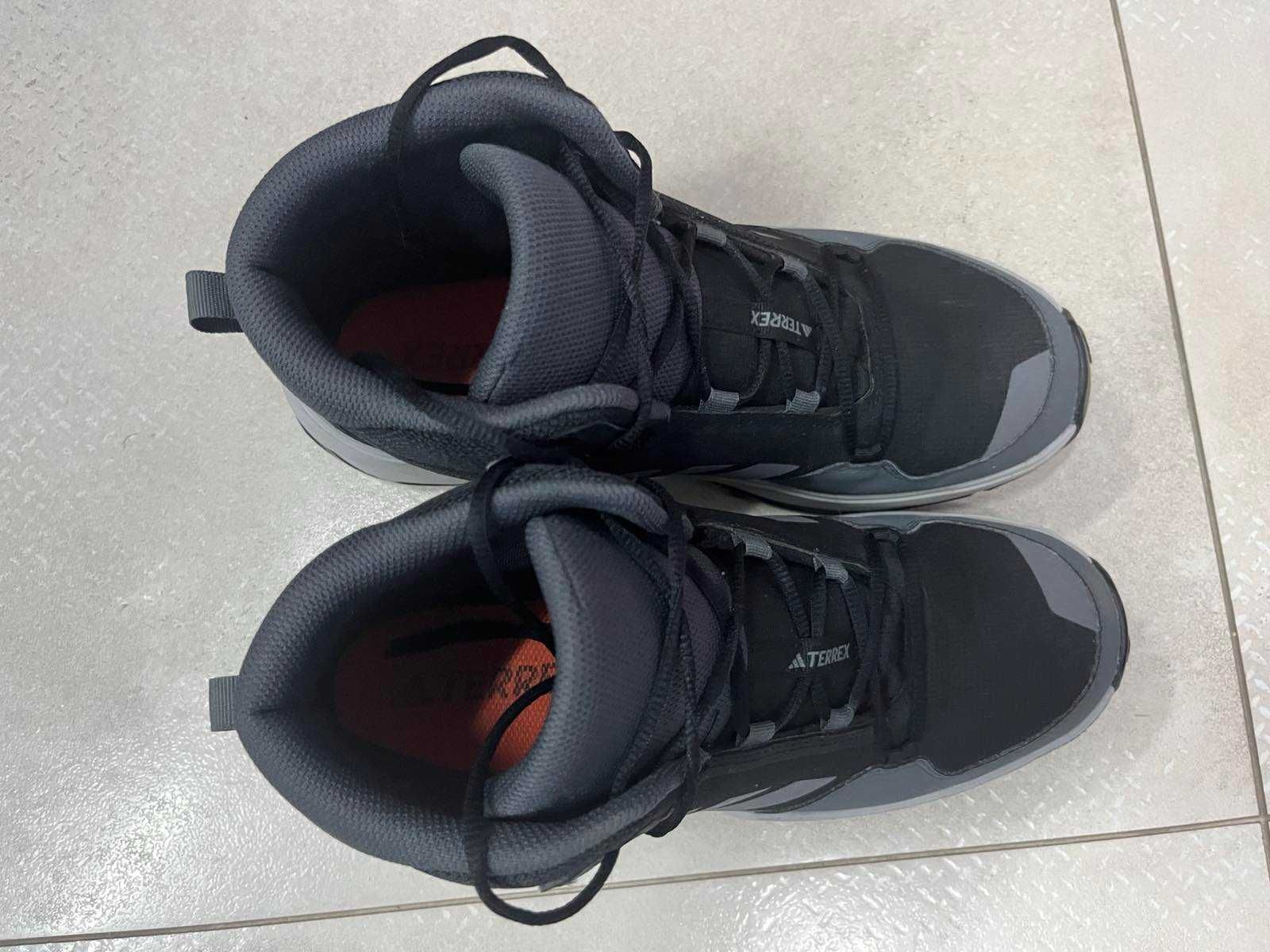 Детски зимни обувки Adidas Terrex (39 и 1/3)