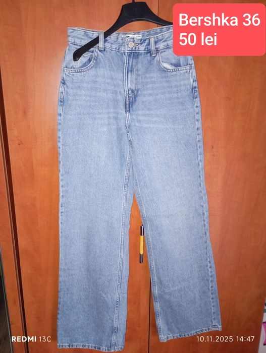 Blugi largi cu talie înaltă