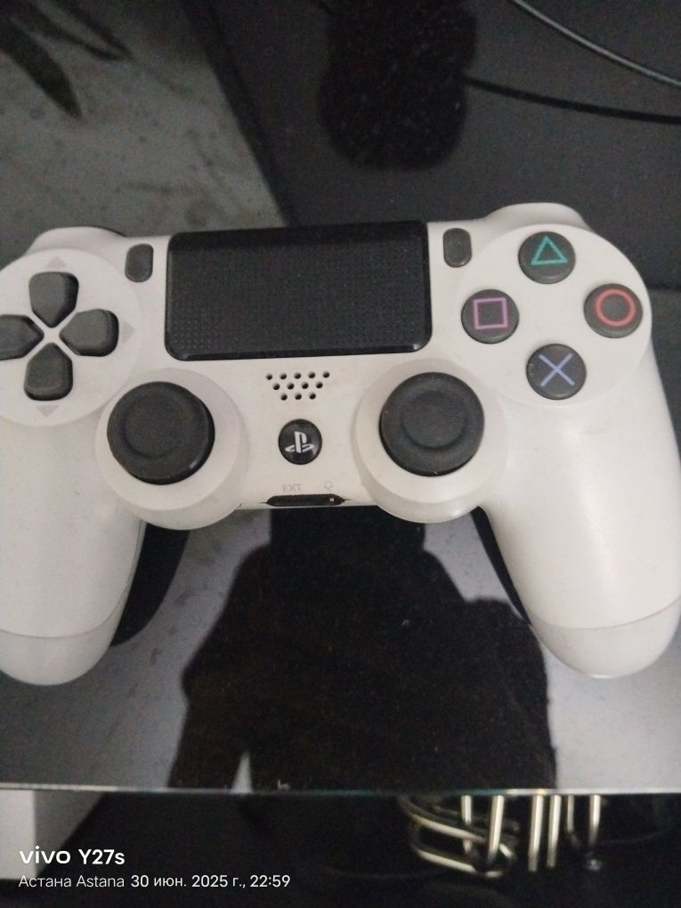 Джойстик ps 4 белый в идеальном