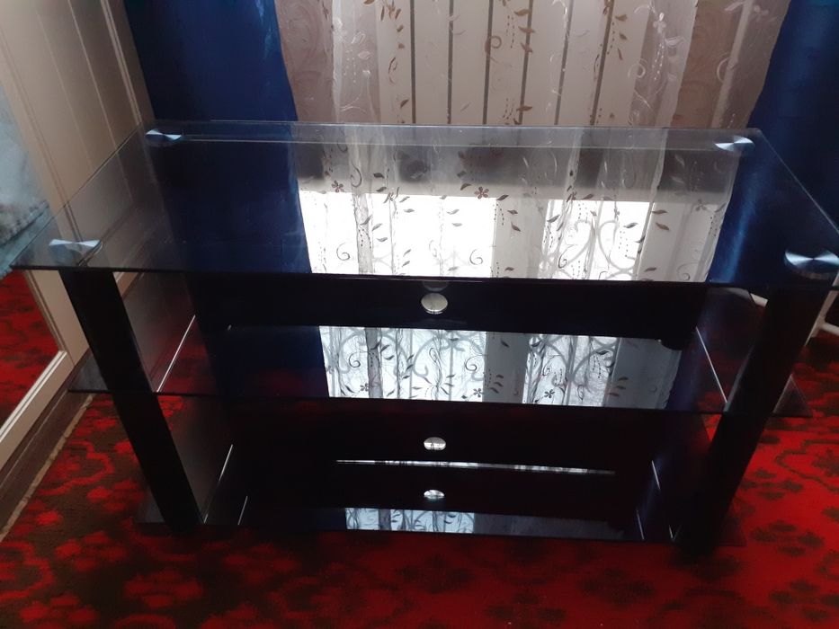 Продам стеклянную тумбочку