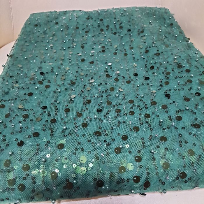 Tulle accesorizat cu paiete si margele, 460 × 160 cm