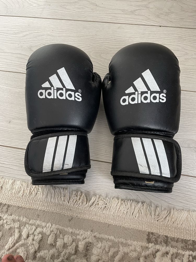 Боксерские перчатки Adidas