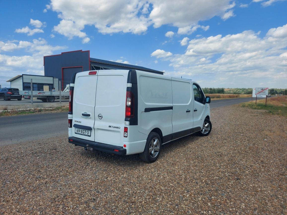 Opel Vivaro varianta lungă