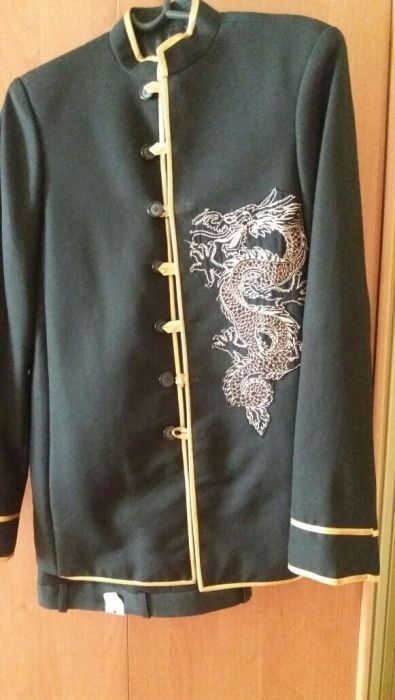 Продам мужской костюм