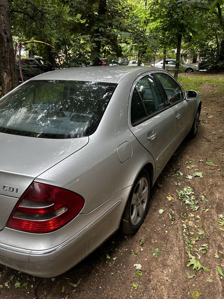 Mercedes Benz E220