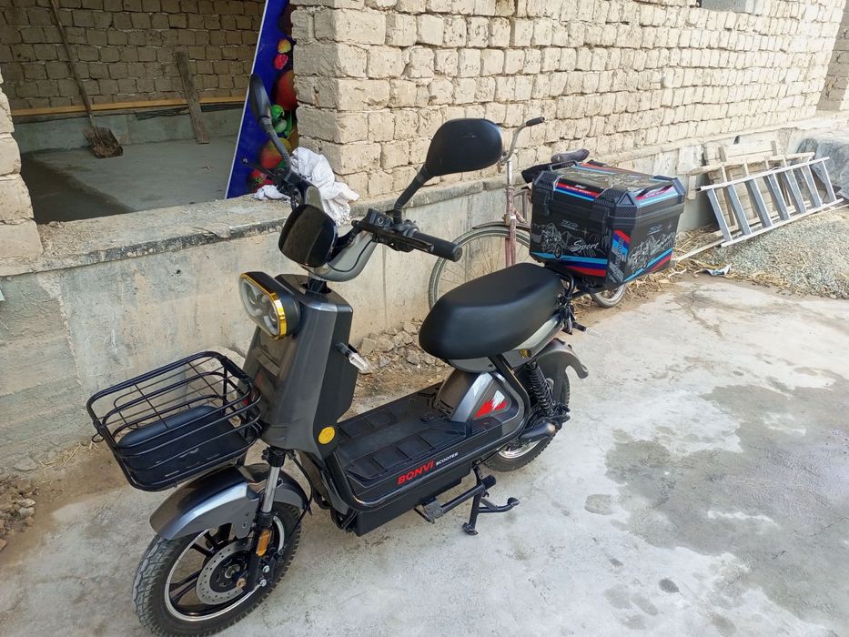 Скутер сотиладии