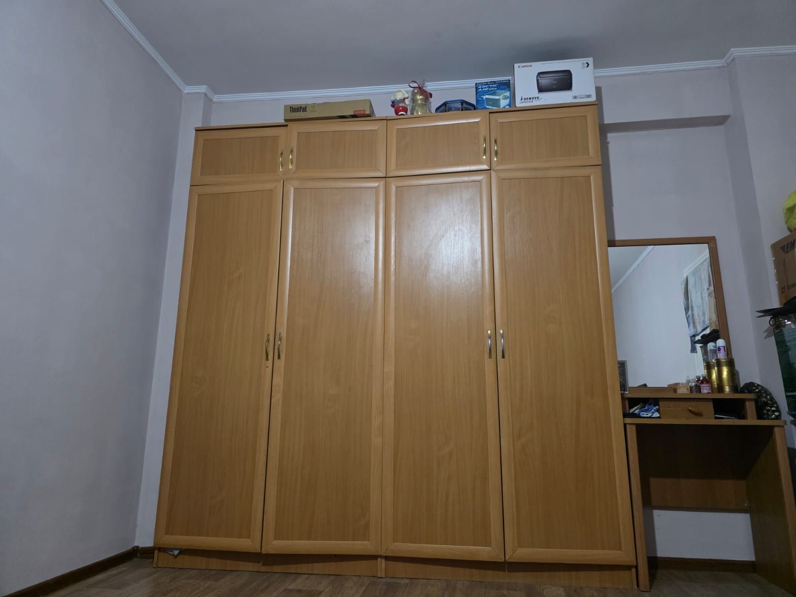 Шифонер .  тумба подарок . Материал МДФ.
