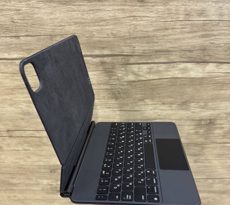 Prodam Idyal MagicKeyboard 11 ipad pro air