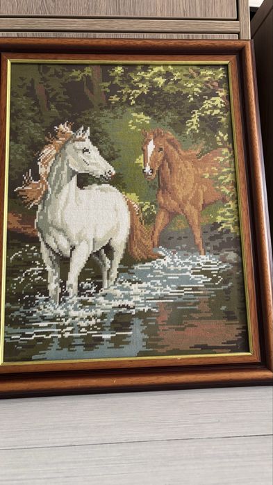Гоблен “Коне на реката”