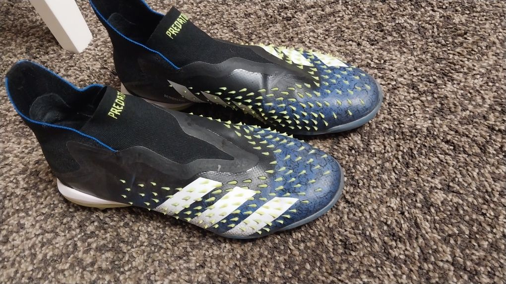 Продаю Сороконожки Adidas Predator