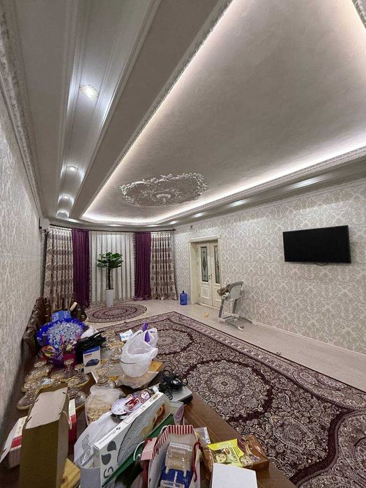 Уч кахрамон. Гулистонда Зор таййор  ховли 4-сотик. Сотилади. Срочно.