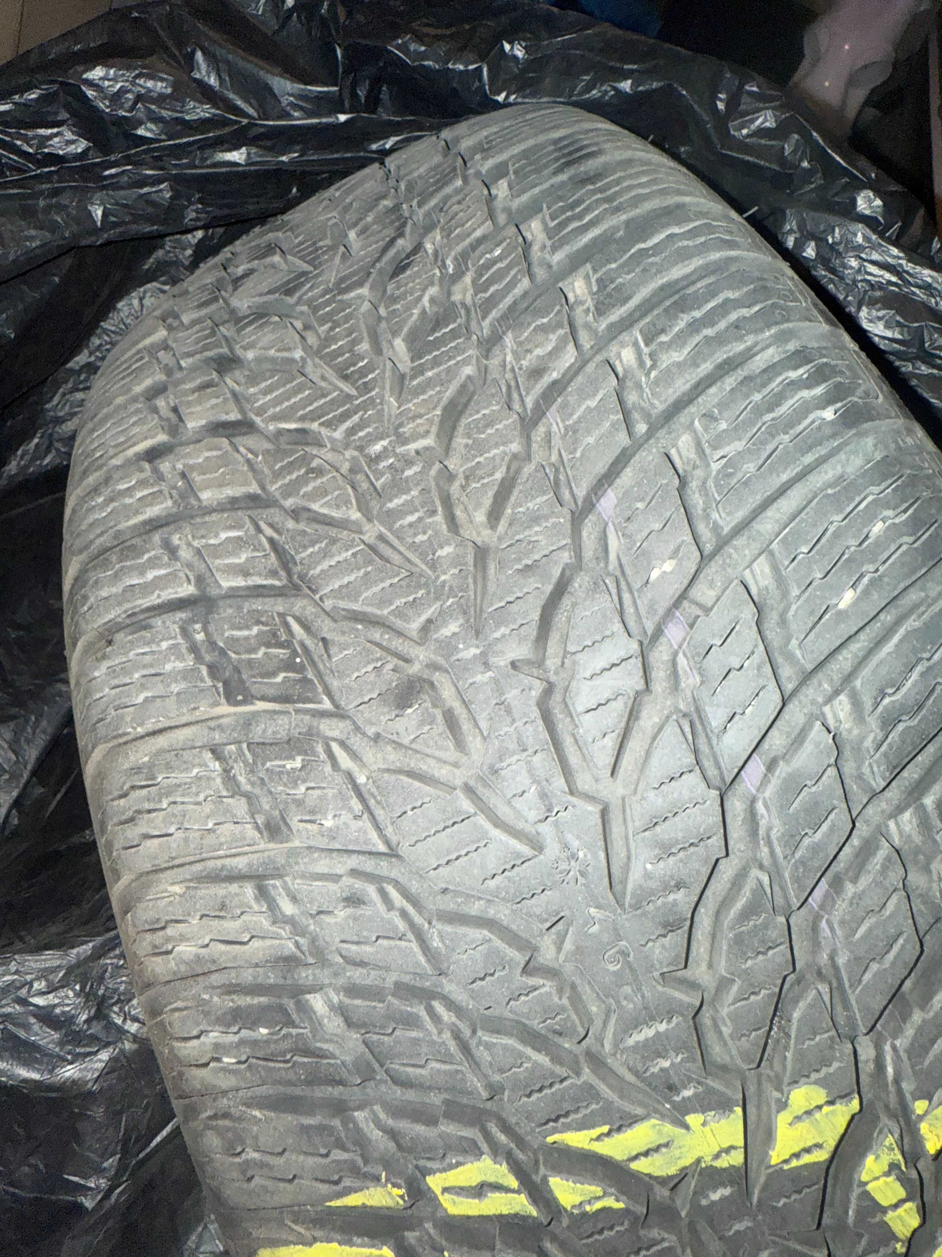 Продавам Зимни Гуми NOKIAN 225/45/17 С Борд На 2 Сезона Запазени