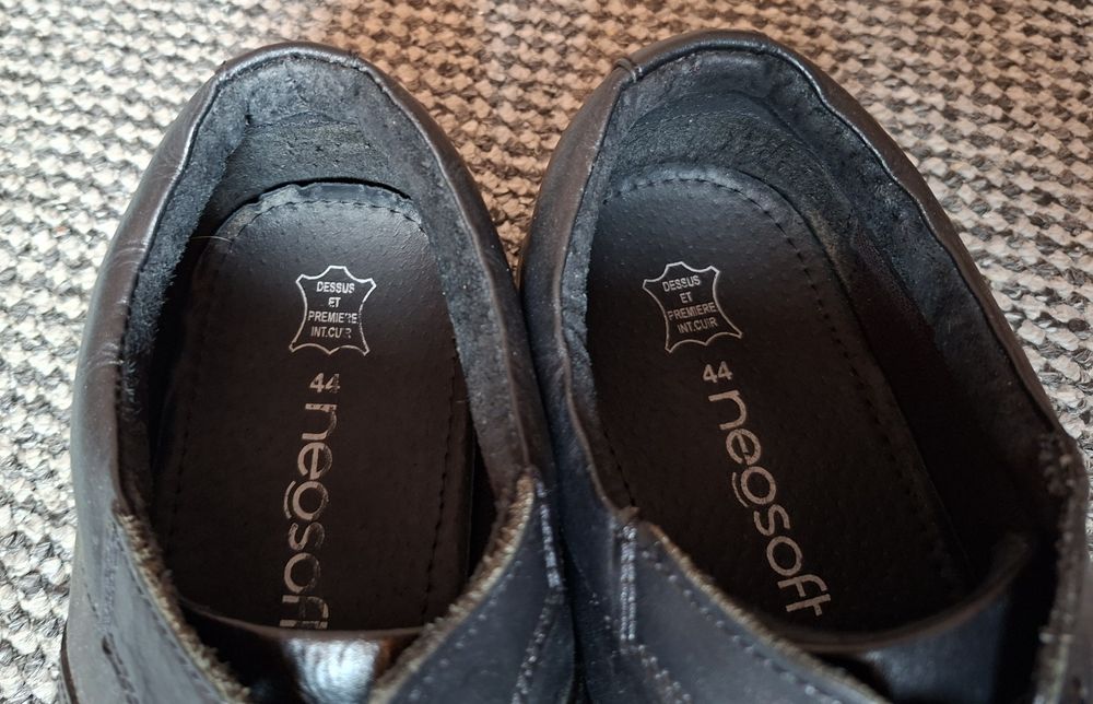 Adidasi din piele interior-exterior,marimea 44