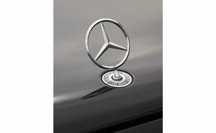 Emblema metalica Mercedes Benz - capota