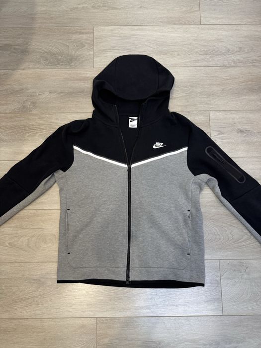 продам оригинальный nike tech fleece
