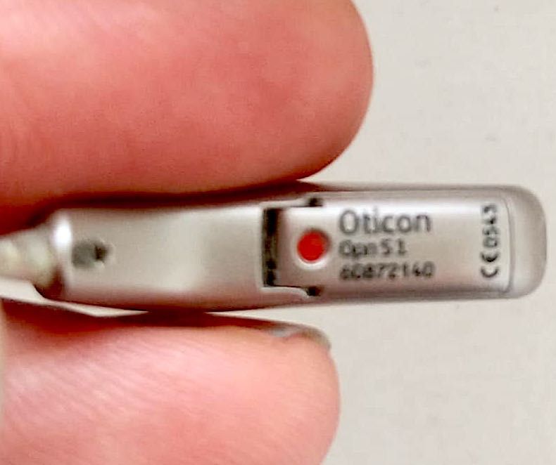 Oticon OPN S1 aparat auditiv cu stație de încărcare