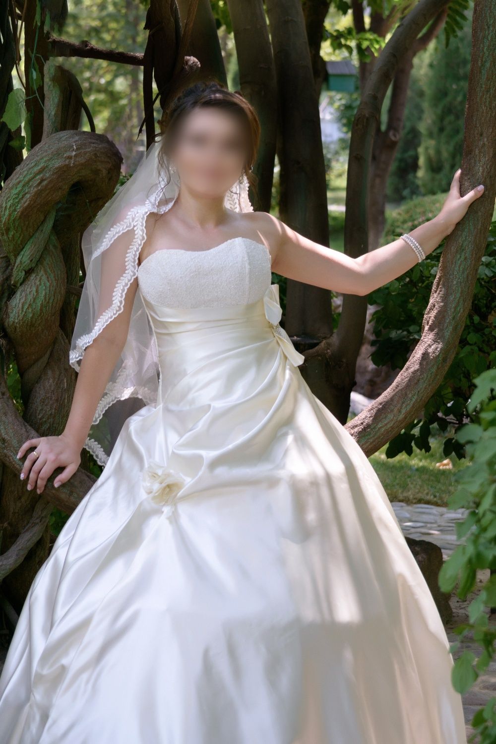 Элегантное свадебное платье.