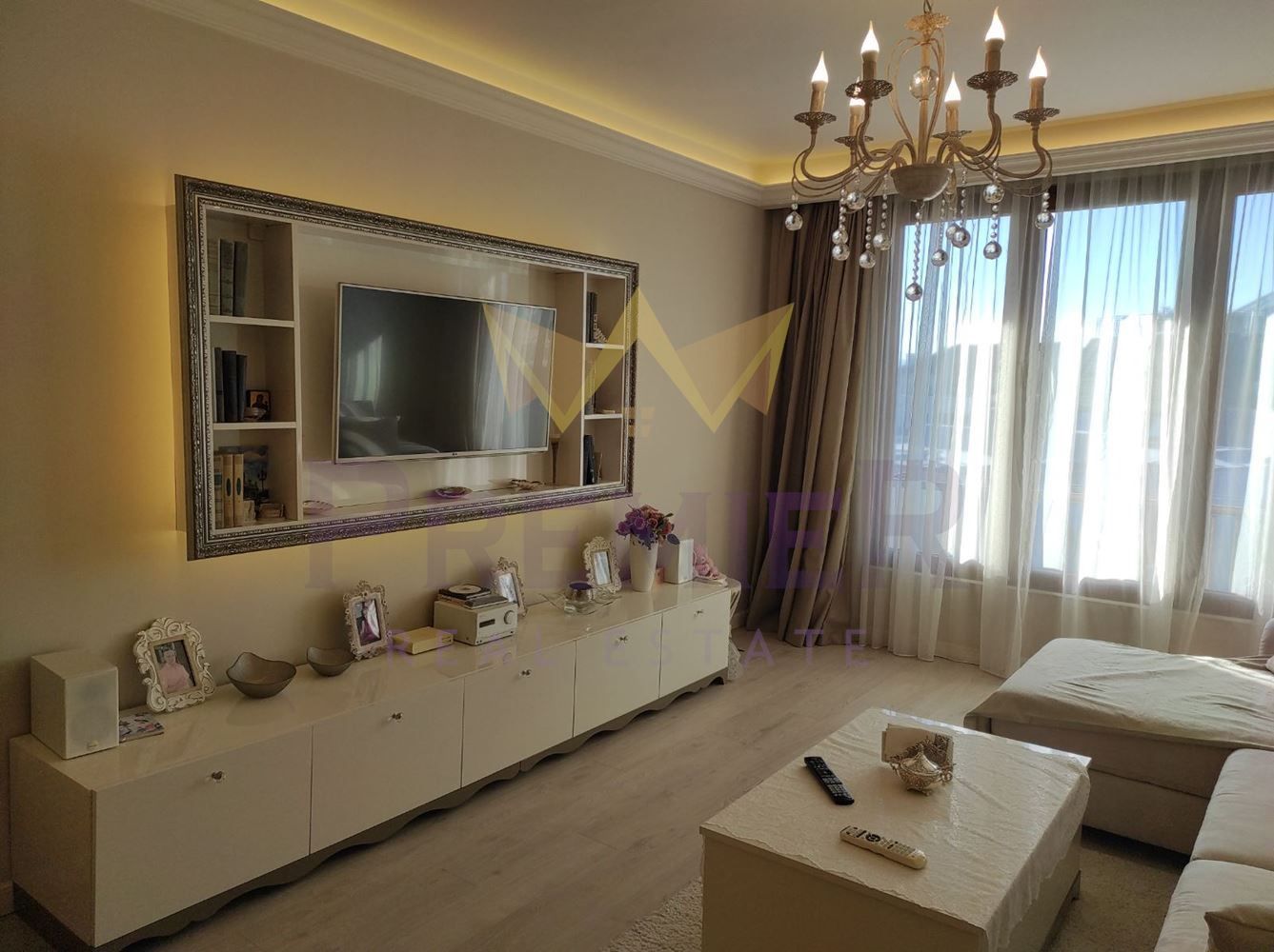 Тристаен луксозен апартамент в Центъра на град Варна