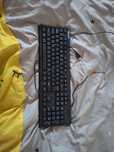 Vând tastatura cu cablu