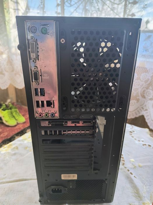 Vând PC Gaming + Monitor Dell