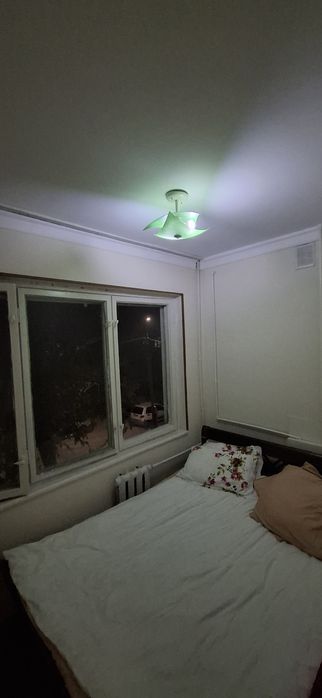 Олмазор тумани Олимпия 4 этажли 2 этаж 1 хона 2 хона килинган. Тайёр