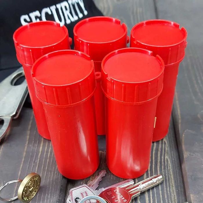 Бокс для ключей длина 4 см, ширина 4 см, высота 11 см.