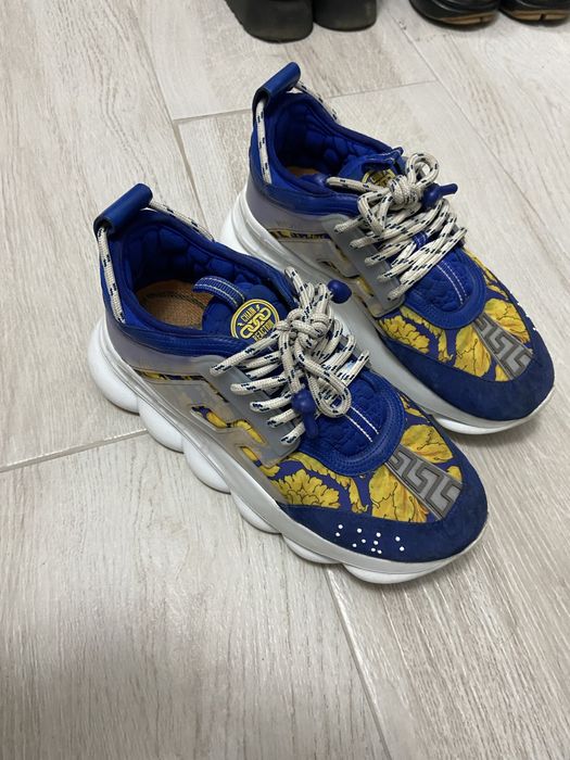Versace chain reaction