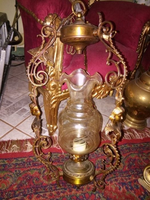 Superb lampadar in stilul Empire din bronz masiv decorat cu 3 capete d