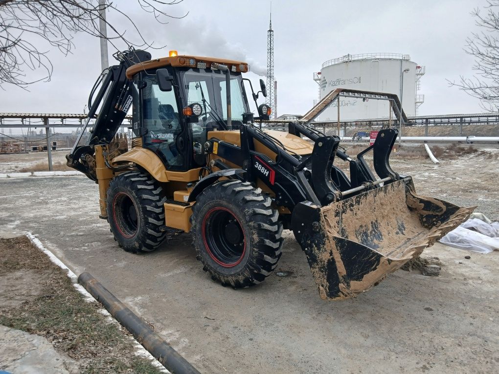 Эксковатор погрузчик 3 в 1