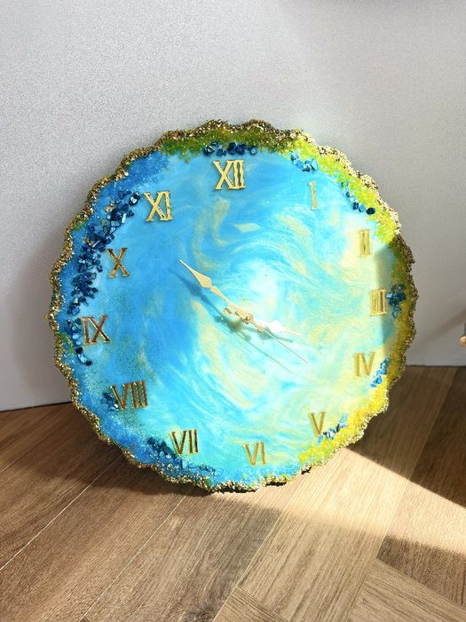 Часы с эпоксидной смолы. Ручная работа