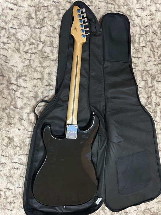 Продавам електрическа китара Fender Squier Bullet Hardtail Strat