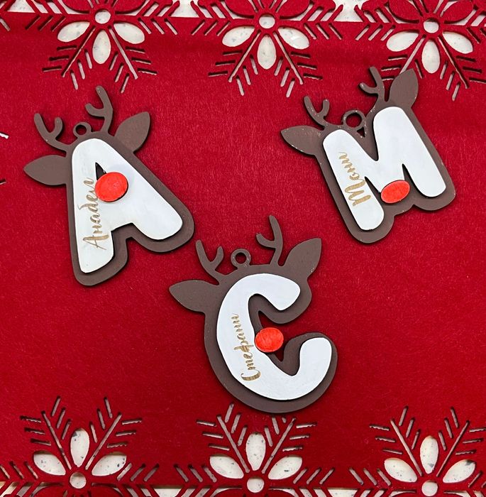 Персонализирани коледни играчки за елха