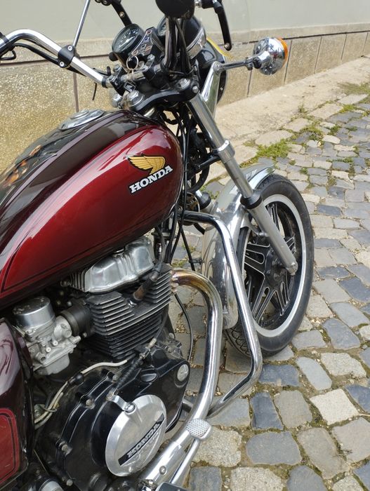 Vând motocicleta Honda cm 400t