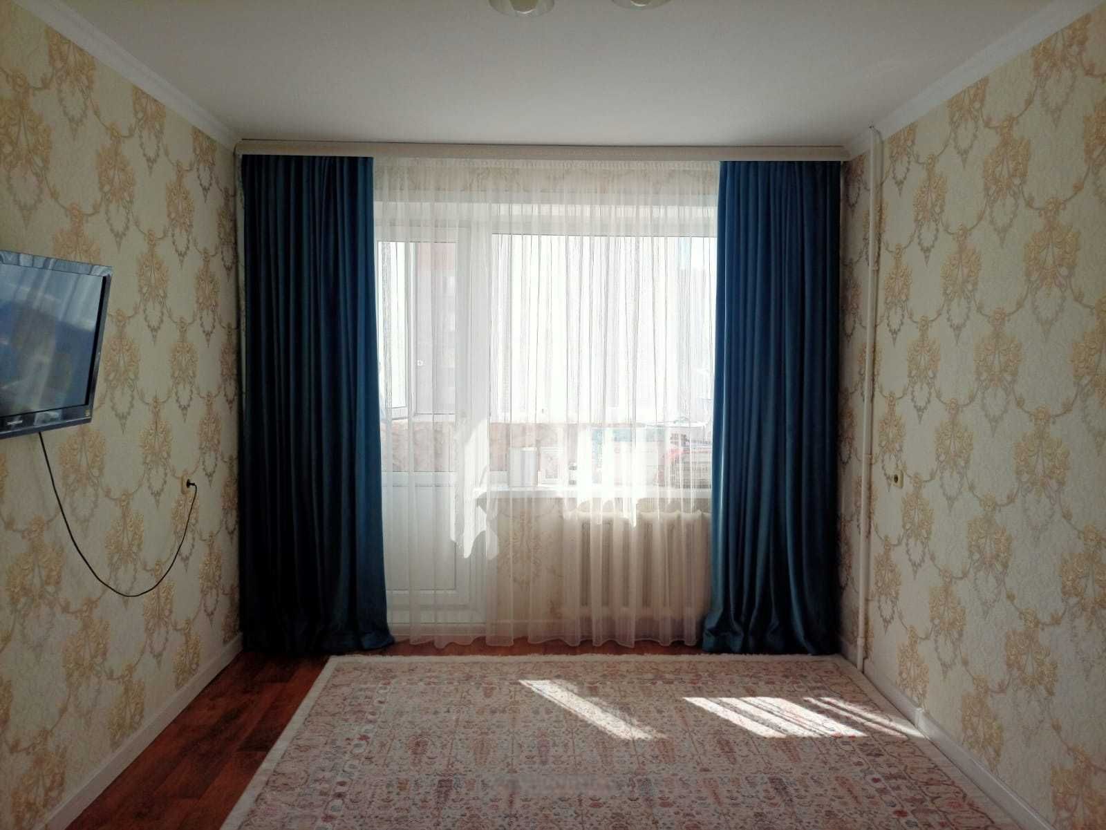 Продается 2-ком кв. по 9мкр., панель 1990г. 3/9 доме, 52кв.м./8,1кв.м.