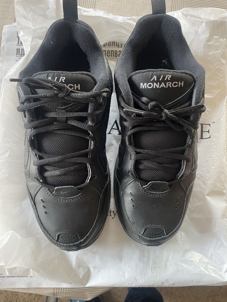 Маратонки Nike Air Monarch IV