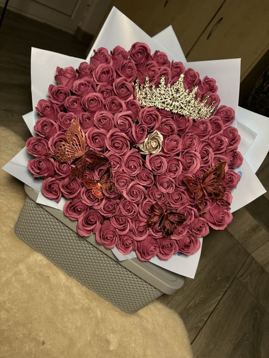 Buchete, aranjamente din flori artificiale și sapun