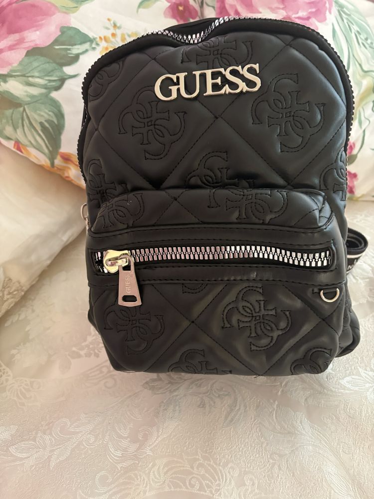 Раница на Guess