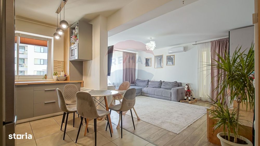Apartament cu 2 camere și boxă de vânzare la Top City în Tractorul
